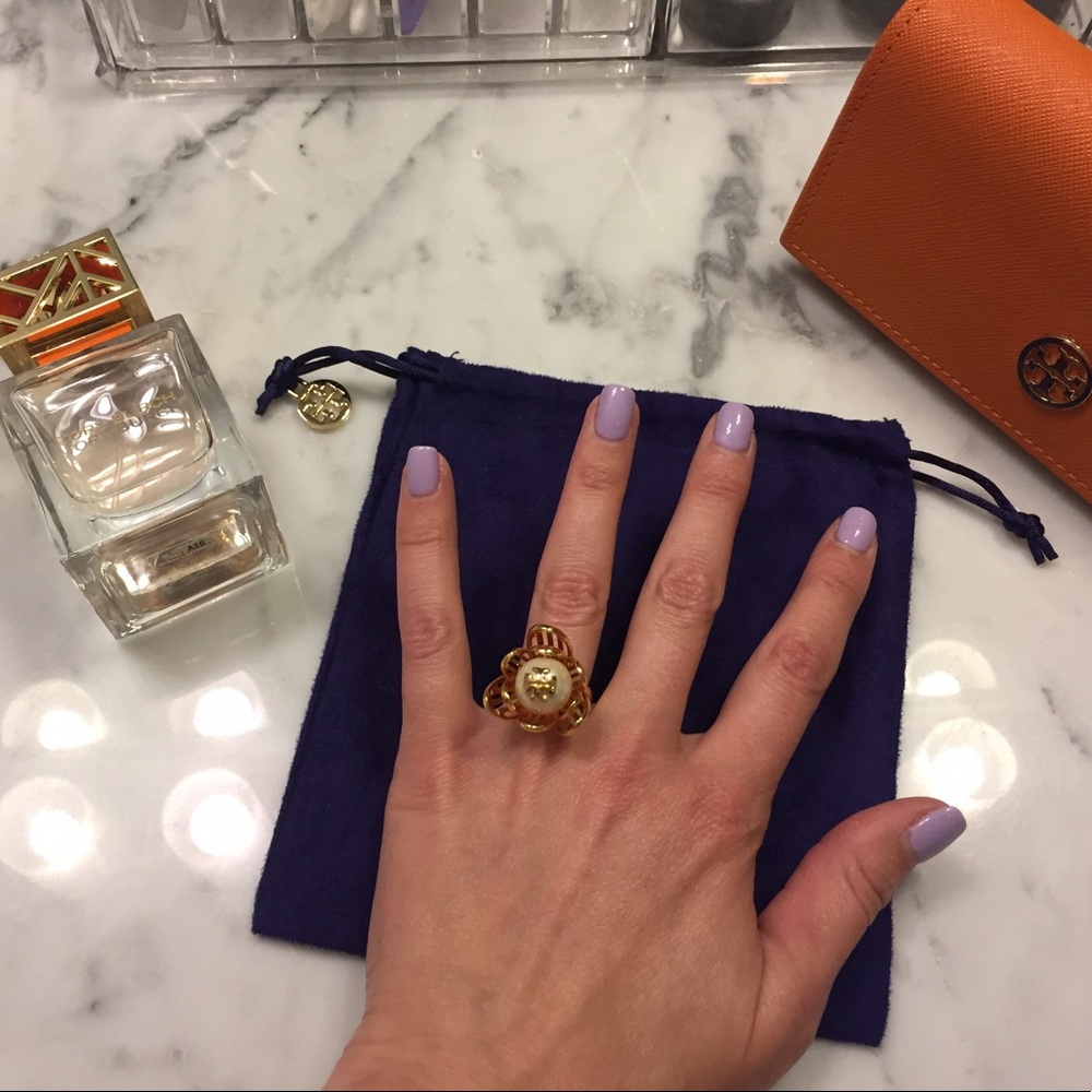Tory Burch Gold and Pearl Flower Ring Size 5